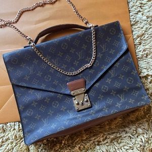 Louis Vuitton shoulder bag